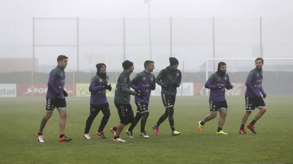Los jugadores del Valladolid en un entrenamiento previo al choque de...