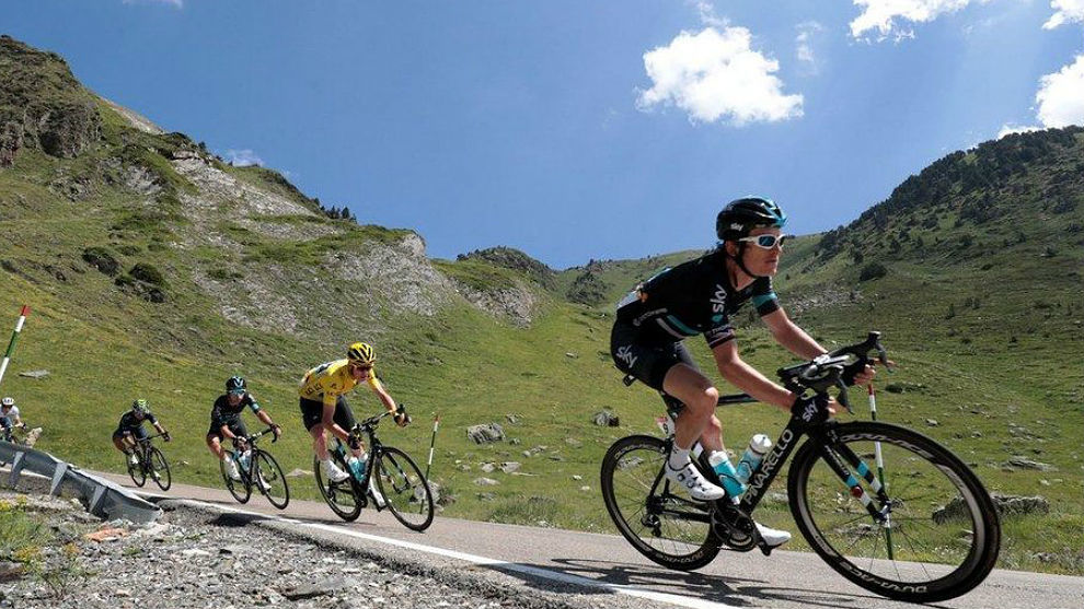 Geraint Thomas gua a Chris Froome en la novena etapa del Tour 2016.