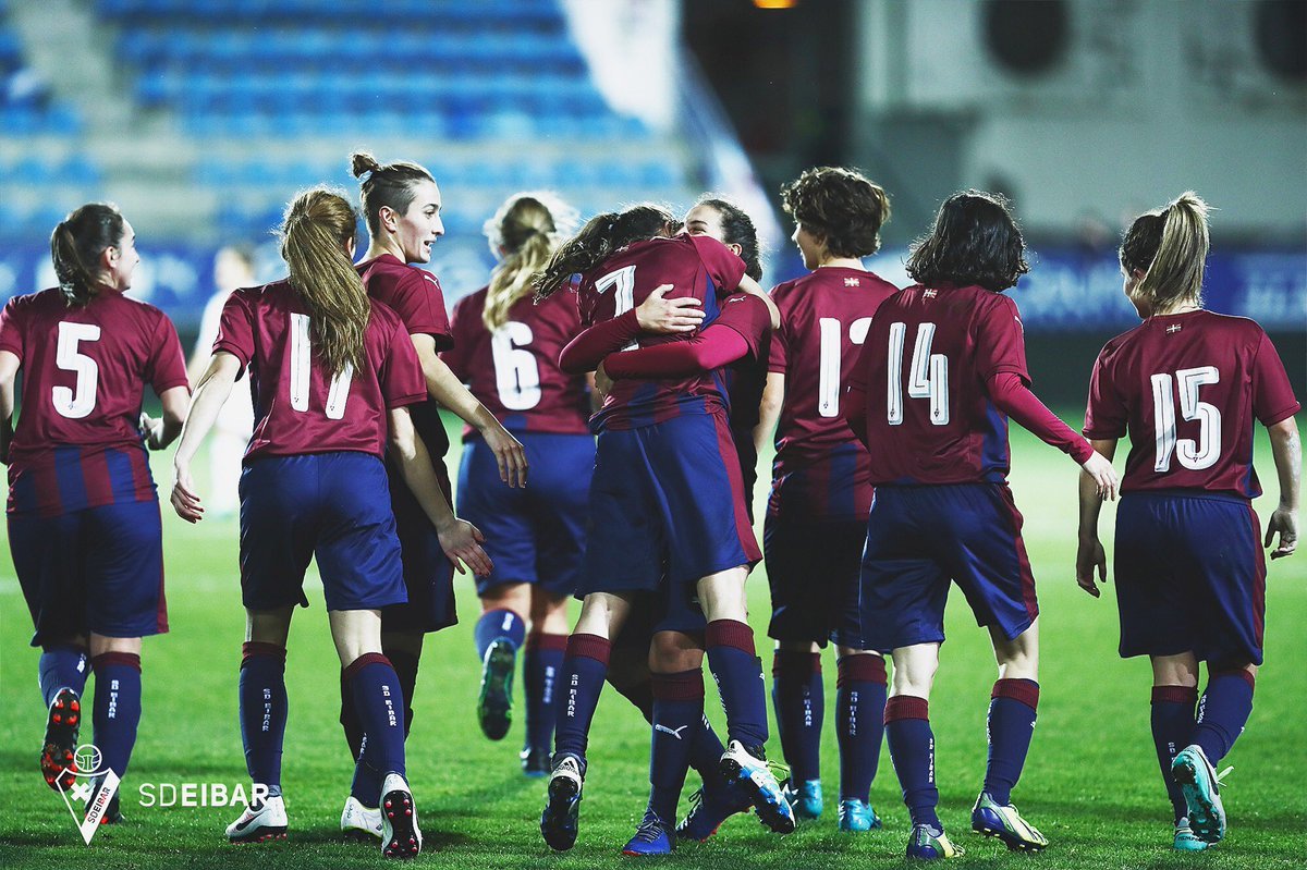 Las jugadoras del Eibar celebran un gol.