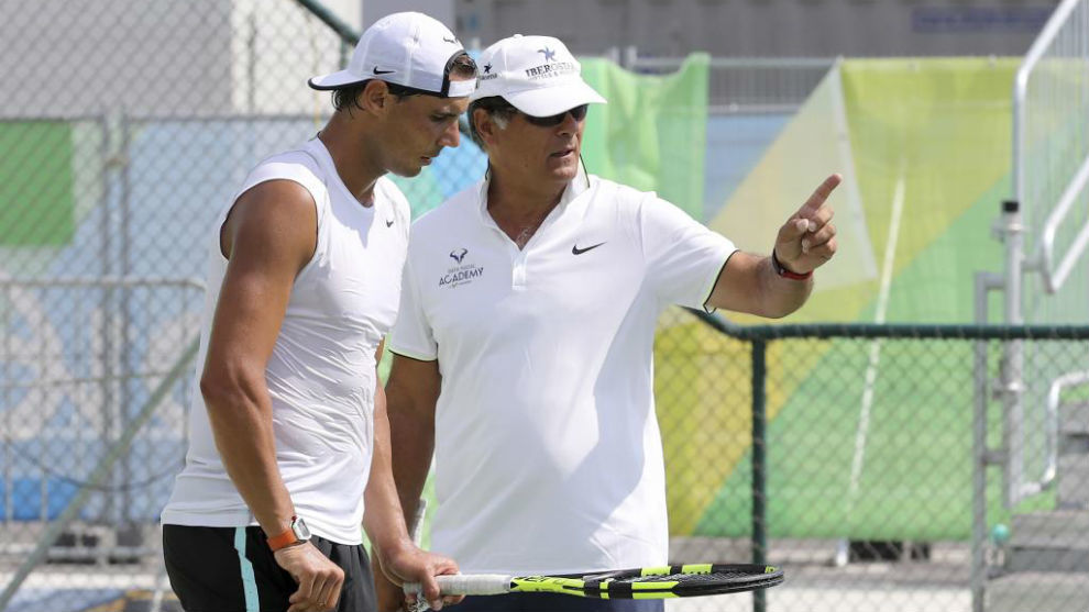 Rafa y Toni Nadal durante un entrenamiento en Ro de Janeiro.