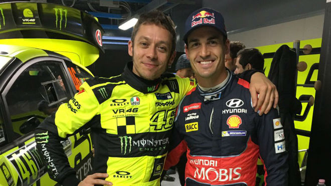 Rossi y Dani Sordo, en el tradicional Monza Rally Show.