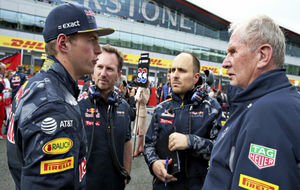 Max Verstappen junto a Helmut Marko.
