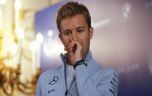 Rosberg anuncia su retirada en la gala de la FIA en Viena.