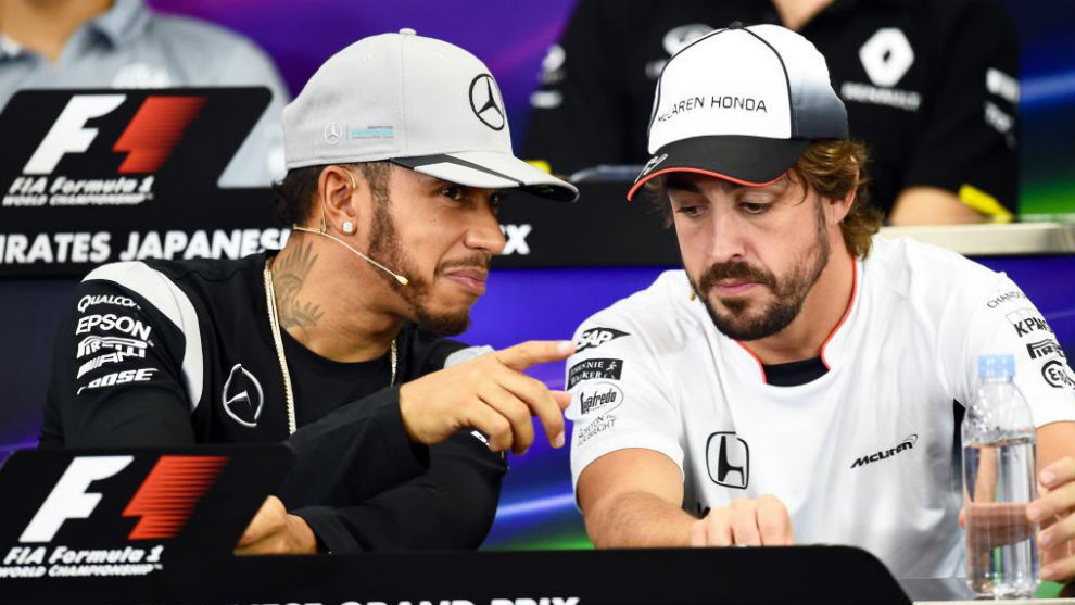 Alonso y Hamilton en una rueda de prensa