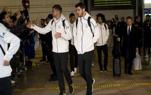 Los jugadores del Real Madrid en el aeropuerto de Barcelona.
