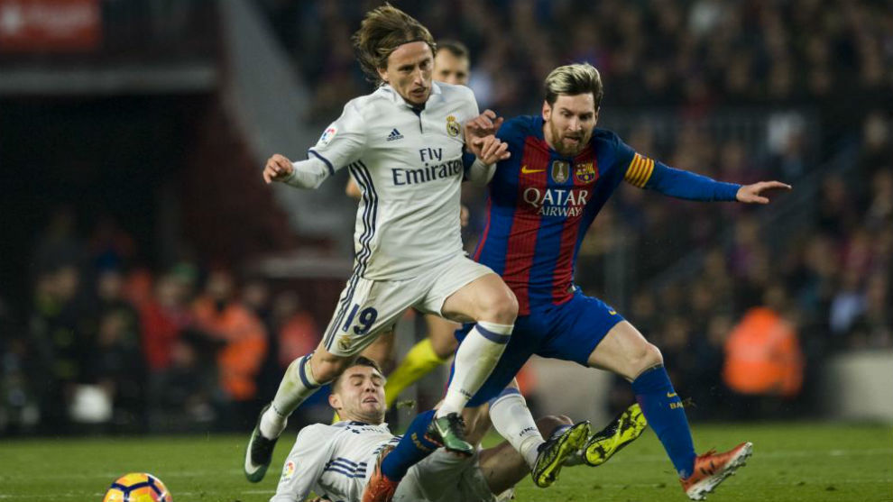 Modric y Messi durante el Clsico