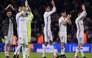 Los jugadores del Real Madrid, en el Camp Nou