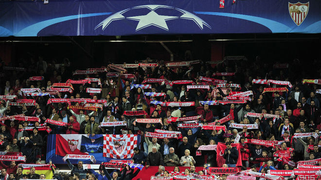 Imagen de aficionados del Sevilla en un partido de Champions en casa.