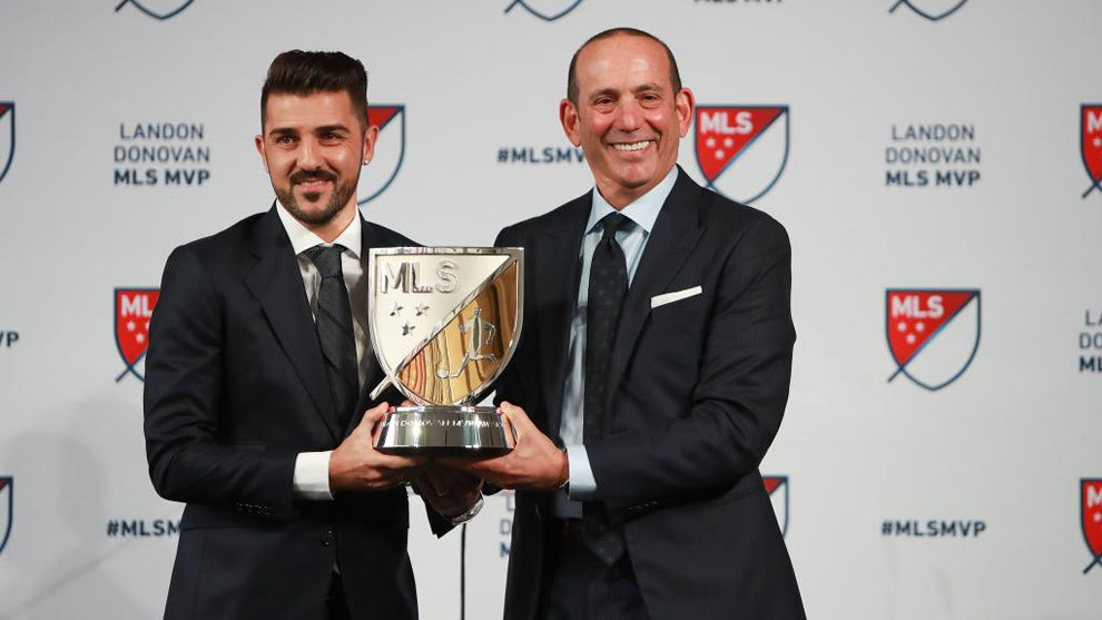 David Villa con el premio de MVP de la MLS.