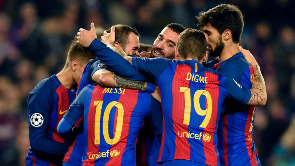 Los jugadores de Barcelona celebran uno de los goles de esta noche.