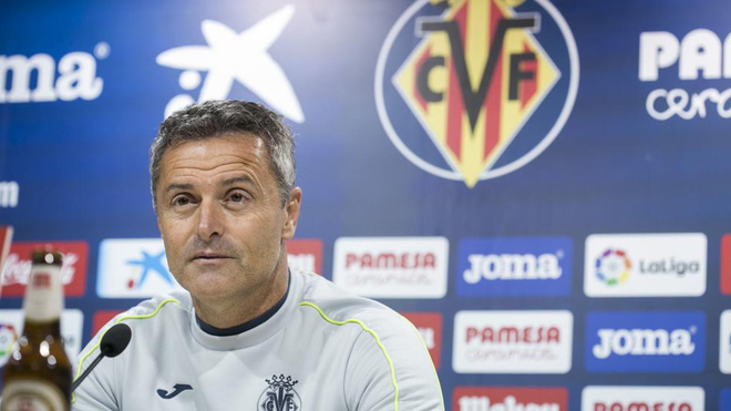 El entrenador del Villarreal en una rueda de prensa despus de un...