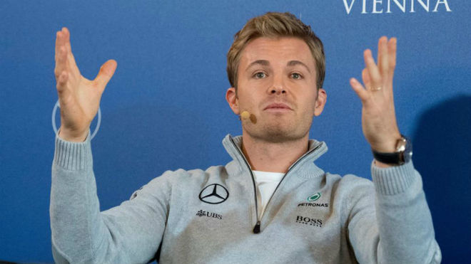 Rosberg anuncia su retirada en la gala de la FIA en Viena.