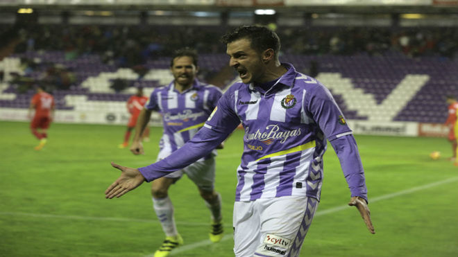 Juan Villar celebrando un tanto con el Real Valladolid esta temporada.