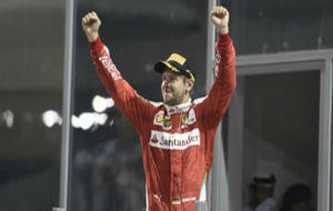 Sebastian Vettel celebrando su podio en Abu Dabi