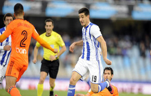 Estrada Fernndez siguiendo una jugada en el Real Sociedad-Valencia.