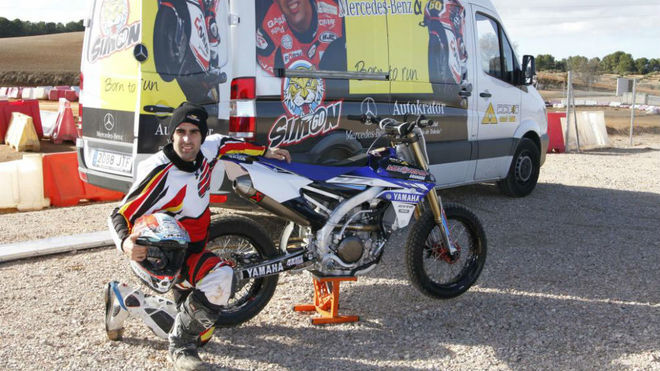 Julin Simn, con la moto entrenando el Superprestigio.
