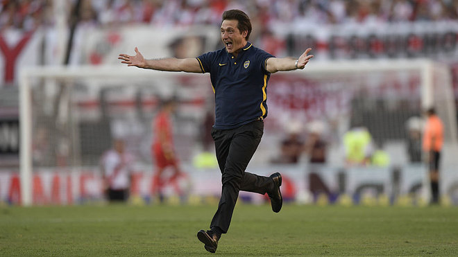 Barros Schelotto celebra el cuarto gol de Boca ante River.