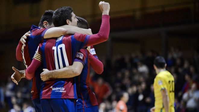 Los jugadores del Levante celebran uno de sus goles ante el Jan.