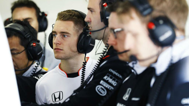 Vandoorne, en el box de McLaren durante el pasado Gran Premio de...