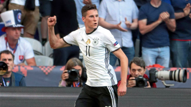 Julian Draxler celebra un gol con la seleccin de Alemania.