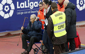 Manuel Brias abandona el Caldern en silla de ruedas para ser...