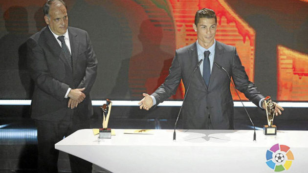 Javier Tebas y Cristiano Ronaldo en una gala de la LFP.