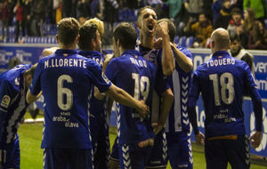 Los jugadores del Alavs celebran un gol anotado en Mendizorroza en...