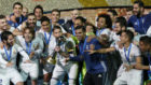 Los jugadores del Real Madrid celebran su segundo Mundialito tras...