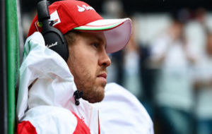 Sebastian Vettel, pensativo antes de una carrera