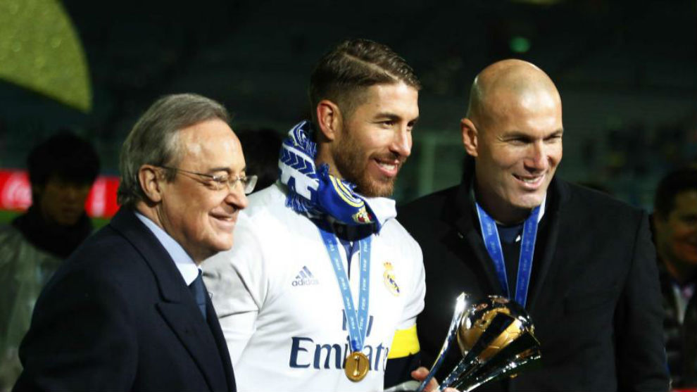 Florentino, Ramos y Zidane posan con el Mundialito.