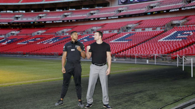 Anthony Joshua y Wladimir Klitschko posan en Wembley para la velada.