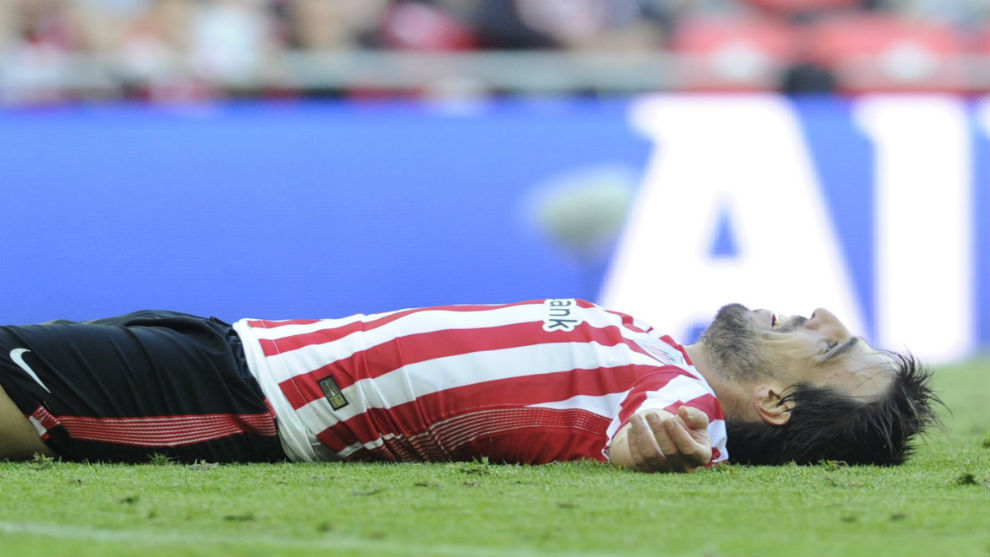 Beat tirado en el suelo durante el partido contra el Valencia.