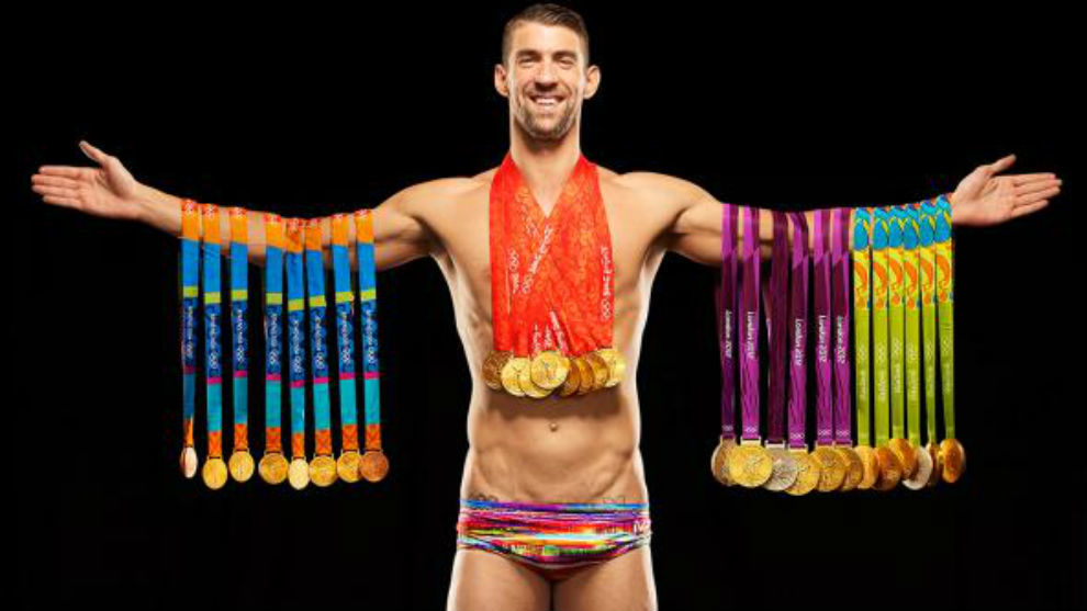 Michael Phelps, con sus 28 medallas olmpicas desplegadas
