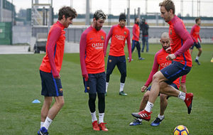 Sergi Roberto, Messi, Mascherano y Rakitic, durante un entrenamiento...