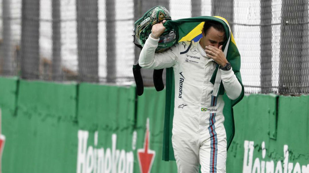 Felipe Massa, llorando, en su despedida de este ao de la aficin...