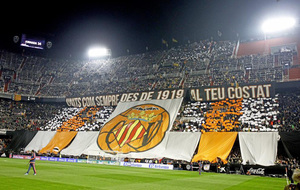 Imagen de la grada de animacin del estadio de Mestalla.
