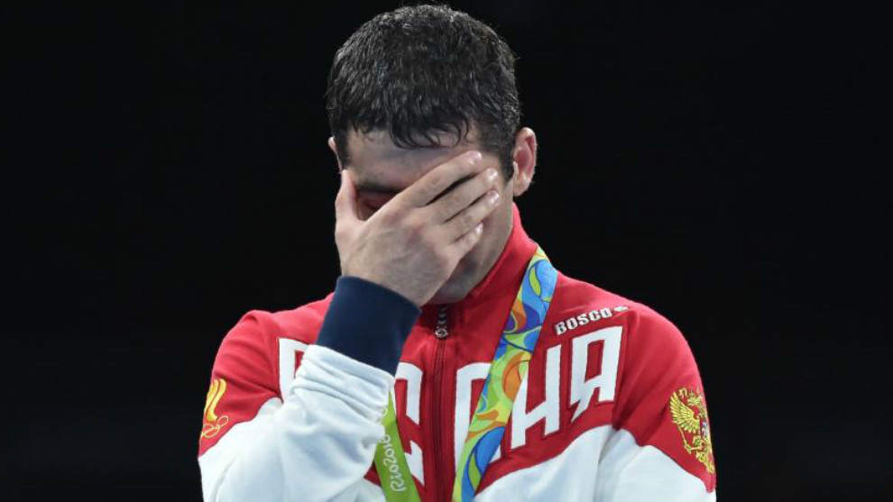 Un atleta ruso en el podio