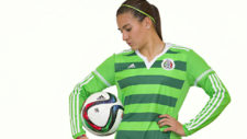 Nayeli Rangel con la camiseta de Mxico.