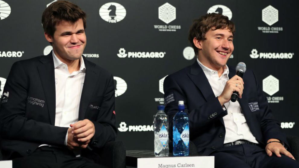 Magnus Carlsen y Sergey Karjakin, durante el pasado Mundial disputado...