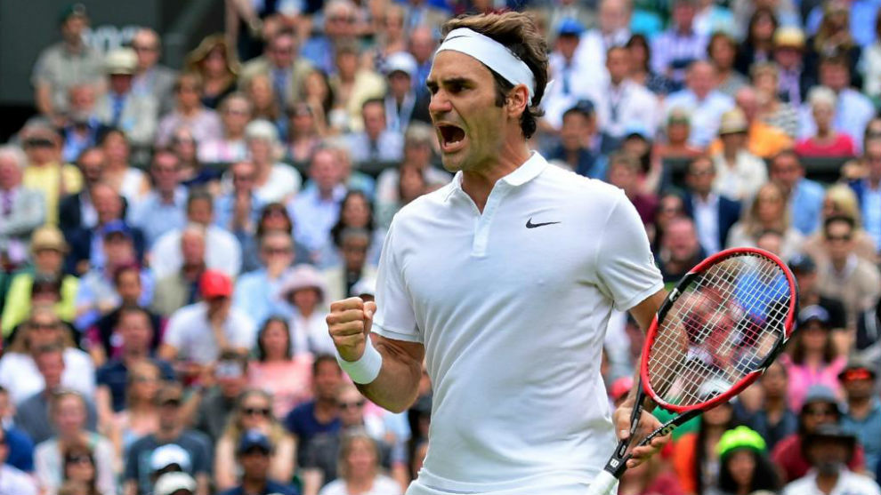Roger Federer durante un partido en Wimbledon.