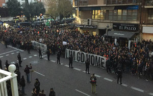 Imagen de la concentracin de los aficionados junto a Mestalla.