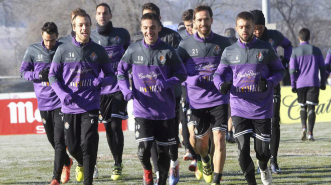 Los jugadores del Valladolid durante un entrenamiento en la presente...