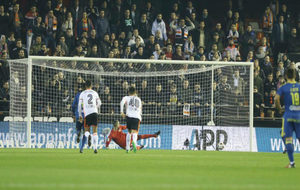 Jaume Domnech encaja el primer gol de penalti.