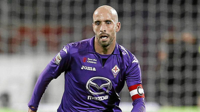 Borja Valero, en un partido con la Fiorentina como capitn