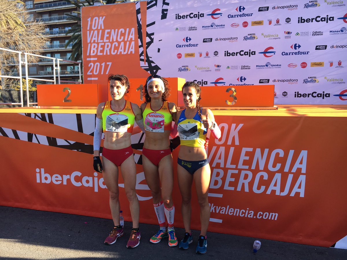 Podio femenino de la prueba 10K Valencia Ibercaja