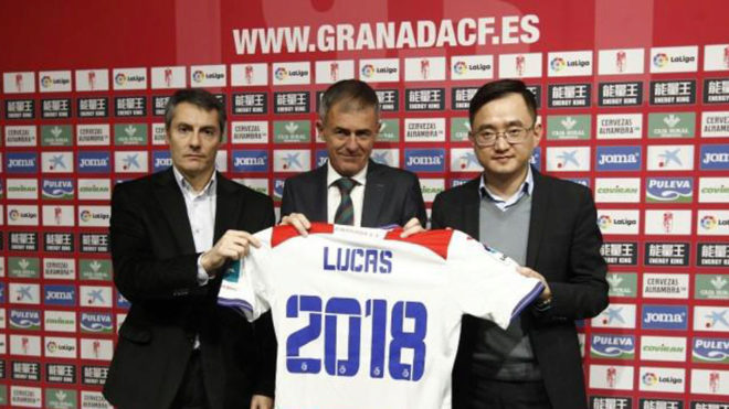 El club renueva al tcnico Lucas Alcaraz.