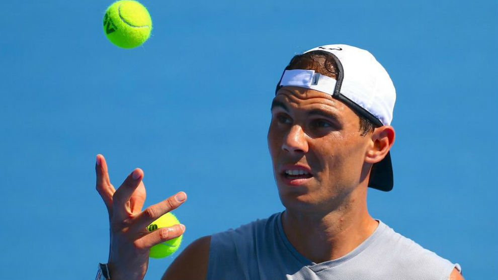 Rafael Nadal, durante un entrenamiento previo al Open de Australia
