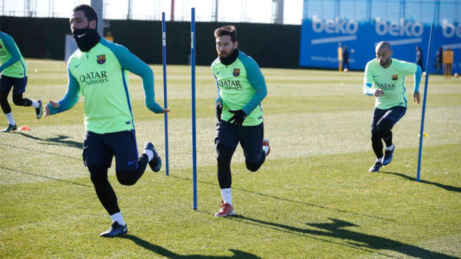 Arda, Messi y Mascherano, en el entrenamiento del viernes.