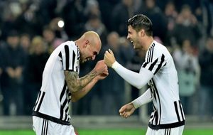 Zaza y Morata celebran un gol con la Juventus.