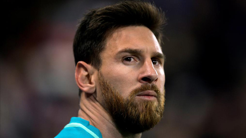 Messi preparado para lanzar un crner.